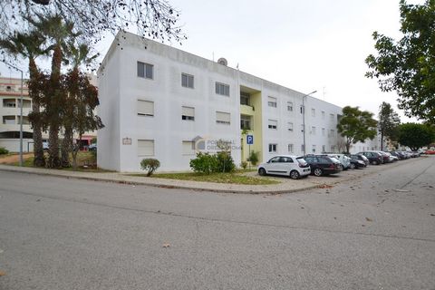 3 slaapkamer appartement te koop in Albufeira. Gelegen in een centrale omgeving, dicht bij diensten, apotheek, restaurants, winkelcentrum, supermarkten, banken, openbaar vervoer, middelbare school, op een paar minuten van het strand... Met een bruto ...