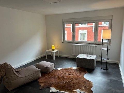 Ideal auch als 2er WG. 2 schöne 20qm Zimmer mit Einbauküche, Bad/WC und Balkon