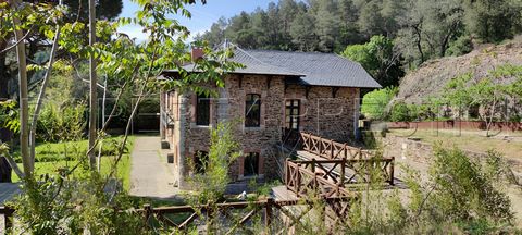 SUD OUEST PROPRIETE MANOIR 70 HA RIVIERE. Dans le Sud-ouest, proche de Carcassonne, au cœur d’une nature préservée sans nuisance aucune, sinon l’eau d’une cascade au débit impressionnant en toutes saisons qui alimente des retenues d'eau peuplées d'éc...