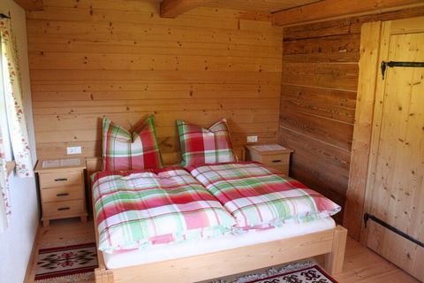 Questa bella, autentica fattoria indipendente per un massimo di 9 persone si trova a Hopfgarten im Brixental, in mezzo alla natura, circondata da boschi e con una meravigliosa vista libera sul paesaggio montano circostante. Il casale è stato completa...