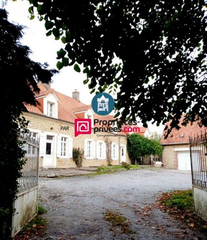 Secteur Echinghen, Corps de Ferme en pierres avec cour au carré, gîte, hangar, garage, dépendance aménageable ... sur un terrain arboré d'env 3700m² comprenant au rdc : un beau séjour-salon avec chfb, un petit salon avec chfb, une cuisine équipée con...