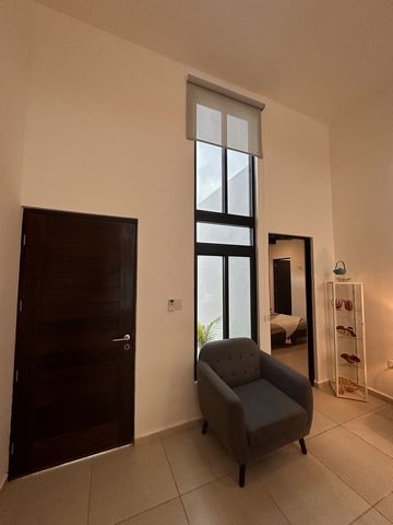 Esta casa de un solo piso ubicada dentro del desarrollo residencial Puerto Lindo en Chelem es una oportunidad unica para quienes buscan comodidad y proximidad al mar. Con un precio competitivo de 226 000 USD esta propiedad completamente amueblada ofr...