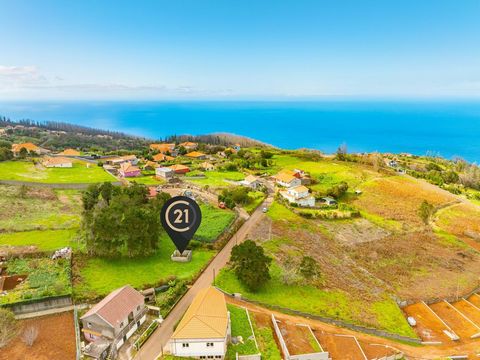 Discover this magnificent land with 2039 m² located in a calm and privileged area of Porto Moniz, Madeira. With easy access to the main road and amenities is the perfect place to realize your residential or tourist project. Land Highlights: - Flat to...