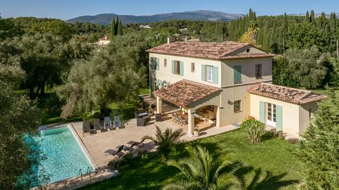 Co exclusivity : This exceptional villa in Opio, just a short stroll from the picturesque village of Valbonne, is a rare find in today's market. Perfectly blending Provençal elegance with modern convenience, this 4-bedroom bastide sits on a generous,...