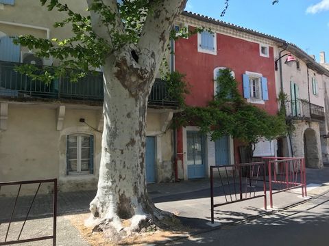 La Baume de Transit 26790 Prix de vente 670 000euros (honoraires à la charge du vendeur) Mandat réf : 363912 Immeuble de rapport comprenant 8 appartements et un local commercial. L'ensemble est loué pour un rapport locatif annuel de 50 700 euros. Ens...