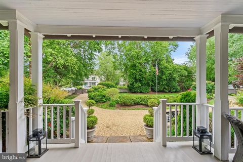 Stunning property in my favorite all-time location and what is one of my finest listings! Time to realize where you’ll be living for the holidays! The rural feel of this in-town country estate is unequaled! This could be MIddleburg! Settlement can be...