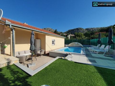 Šestanovac / Omiš / HAUS MIT POOL (neuer Bau) VIDEO - Beschreibung lesen - Verkauf der Agentur #adriaINgroup - Der Käufer zahlt eine Vermittlungsprovision in Höhe von 3 % des Verkaufspreises Sehr geehrte Kunden, eine Besichtigung der Immobilie ist nu...