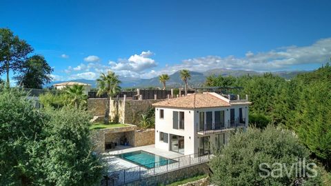 Located in the peaceful residential hills of Cagnes-sur-Mer, this newly built villa from 2023 offers an ideal setting with easy access to the town center, the beach, and Nice International Airport. At the pool level, you will find a spacious receptio...