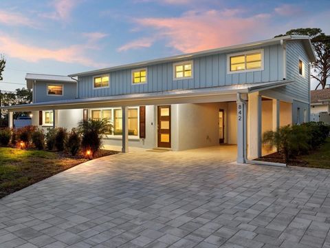 Welcome to your dream retreat on Venice Island! Immerse yourself in luxury with this stunning turn-key home, completely remodeled from top to bottom. Step inside and discover a brand-new kitchen featuring solid wood cabinets with dovetail and soft-cl...