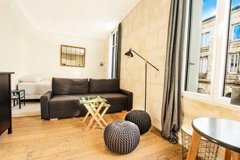 Magnífico apartamento con aire acondicionado. en el corazón de Chartrons Formación En el corazón del famoso barrio de Chartrons, este estudio de 35 m², completamente renovado. nuevo, te espera para una experiencia única. Burdeos. Combina armoniosamen...