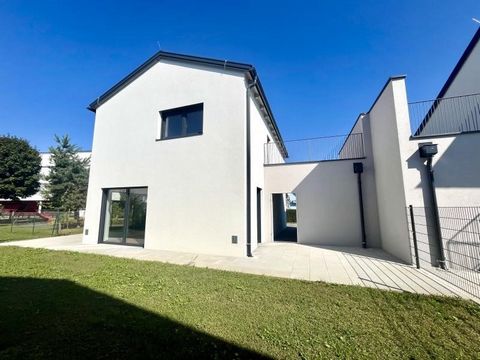 Fantastic room layout, bright rooms, small garden and secluded terrace are just a few highlights of this attractive property. The living spaces are spread over two levels and guarantee maximum privacy. This new building in coupled construction is the...