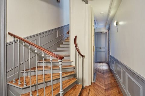 Magnifique appartement entièrement rénové. Mon logement allie la modernité grâce à ses équipements et sa décoration au charme parisien de son mur en pierres apparentes. Situé au centre du Marais, à deux pas de la rue Vieille du Temple et de la rue de...