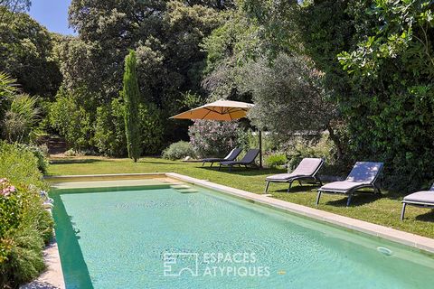 Au coeur d'un hameau historique en Provence verte, cet ancien château est érigé sur un terrain de 3700m2 en restanque et jouit d'une très belle biodiversité. Ce lieu de vie unique, d'une surface de plus de 800m2 s'articule sur 3 niveaux et contemple ...