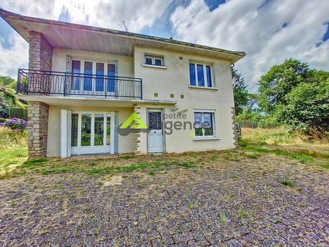 Votre Petite agence GUERET vous propose à la vente cette belle maison familiale située aux portes de la Souterraine. Située en pleine campagne, cette maison de famille offre un sous-sol aménagé en totalité, idéal pour y accueillir plusieurs familles!...