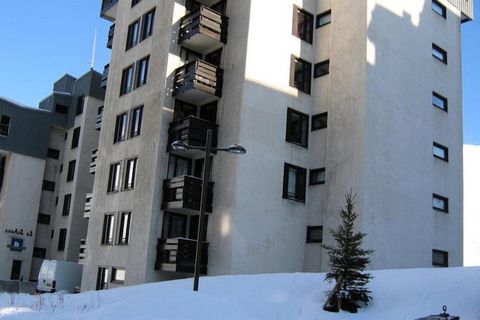 This 30 mÂ² studio apartment is located in a quiet area at the entrance to Val-Claret, just 500 meters from the snow front and only 2 minutes from shops. Situated on the 8th floor of a residence, the studio features a south-west facing balcony with a...