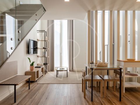 New loft in a fully rebuilt palace. The loft is located on the ground floor of the Palácio Fervença Development and consists of a living room with kitchenette, 1 suite, 3 bathrooms and 2 mezzanines. In each 1 of the mezzanines it is possible to creat...