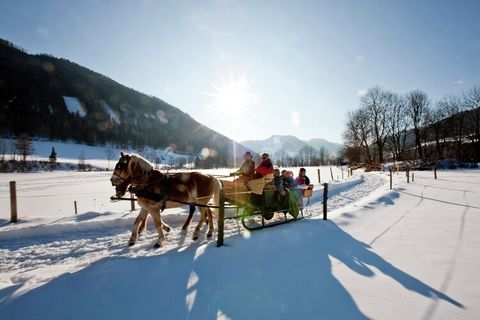 Willkommen in Ihrem idealen Urlaubsort, der perfekt für bis zu 4 Gäste geeignet ist. Dieses einladende Apartment verfügt über zwei gemütliche Schlafzimmer, die einen erholsamen Aufenthalt für alle garantieren. Das Apartment verfügt über eine voll aus...