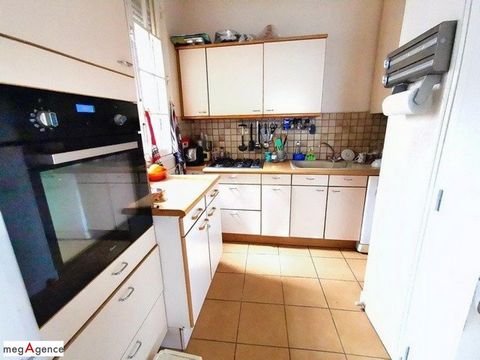 Nathalie BOUDINAR megAgence vous propose : A ST LUNAIRE cet appartement en duplex au 1 étage ( sans ascenseur) une entrée privative un salon/séjour (home staging sur la 1 photo) Sud Ouest de 30 m², une cuisine séparée, une chambre, WC. Au 2 étage: 1 ...