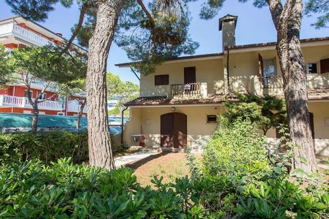 Stay in this beautiful villa that is equipped with an attractive well-furnished private garden in an appealing environment. It is ideal for families, friends, or couples. The region around Caorle offers beautiful walking routes and beautiful beaches,...