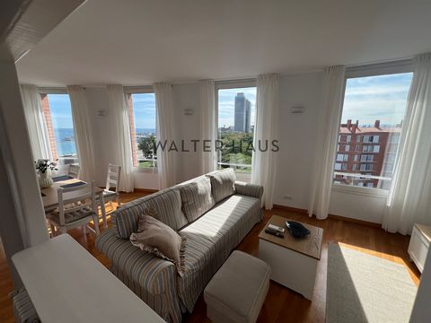 VISTAS AL MAR- ALQUILER DE TEMPORADA- AMUEBLADO Y EQUIPADO Este apartamento de lujo recientemente renovado ofrece una experiencia única frente al mar. Con 120 m², cuenta con un diseño moderno y funcional, totalmente amueblado para garantizar el máxim...