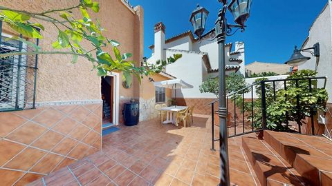 We present this bright and functional semi-detached house with 4 bedrooms, located in the peaceful residential area of El Coto, in Las Lagunas de Mijas. This is a highly sought-after area thanks to its family-friendly atmosphere, excellent connectivi...
