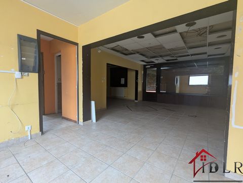 À Vaite, découvrez cet immeuble offrant un fort potentiel locatif. Il se compose de : Un ancien local commercial arrière-boutique, Un appartement comprenant : 2 chambres, une cuisine, un séjour, une salle de bains et des WC. pour plus de renseignemen...