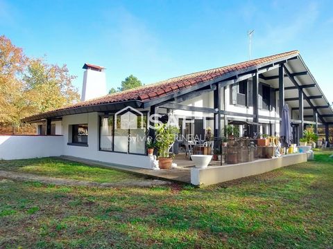 Maison landaise de 263 m2 sur 9150 m2 de terrain.