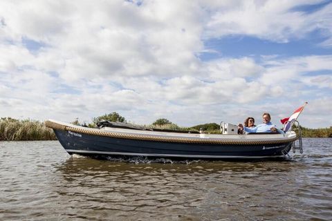 Cette belle maison de vacances, située à Veerse Meer, Kamperland, offre une escapade parfaite pour jusqu'à 8 personnes. Répartie sur deux étages, le rez-de-chaussée comprend des chambres confortables, une salle de bains et des toilettes séparées pour...