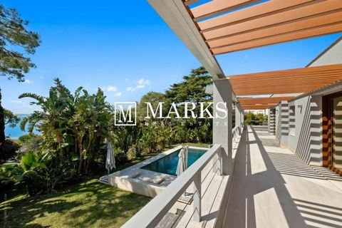 Всего в нескольких минутах от знаменитого Grand-Hôtel du Cap и маяка, расположенного в пышной и тихой обстановке, эта потрясающая современная вилла площадью около 450 м² расположена на красиво благоустроенной территории площадью почти 2 000 м². Распо...