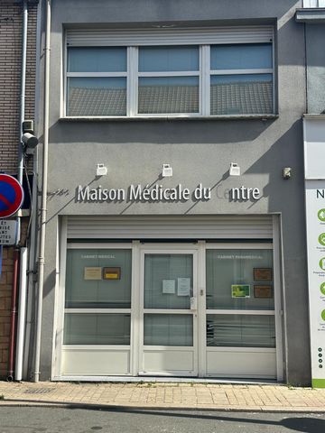 CABINET MEDICAL AVEC PLUSIEURS BUREAUX