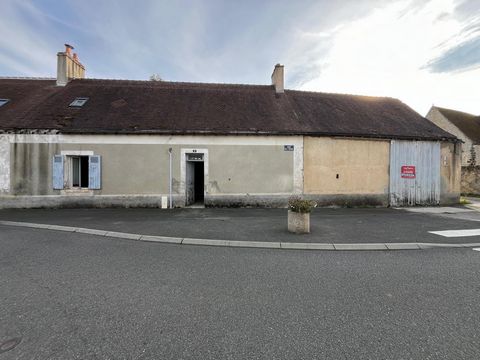 Axe Le Mans/Alençon - maison de bourg à fort potentiel
