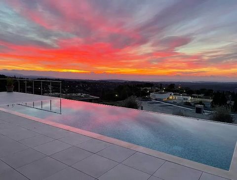 Luxueuse Villa Neuve avec Vue Panoramique et Piscine à Châteaune