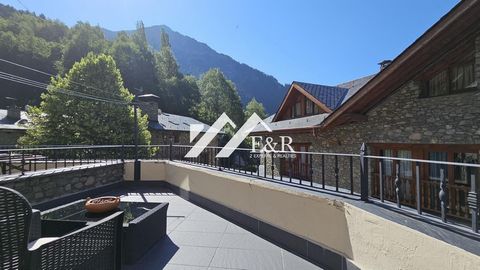Cette belle maison de style rustique est située dans un quartier très calme du village d’Os de Civís, le village est un exemple de périclave. Os de Civís n’est accessible que par la route depuis Andorre, plus précisément par la paroisse de San Julián...