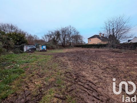 iad France - Patrice Jubault vous propose: Terrain viabilisé de 437 m2 hors lotissement. Honoraires d'agence à la charge du vendeur. Bien non soumis au DPE. Les informations sur les risques auxquels ce bien est exposé, y compris l'obligation légale d...