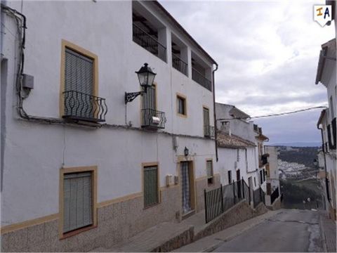 This Fantastic Townhouse with view on the lake in the center of Iznajar is a great opportunity to see. As we start from the lake view on the 3rd floor with a spacious terrace with what is now a big storage room. You can make a nice lounge area with a...