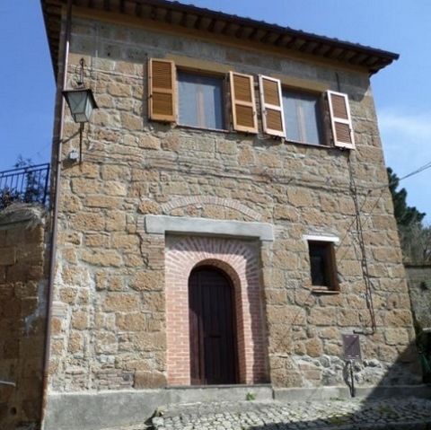 Detached house located in the historical heart of Acquapendente, a cute small town on the hills only 8 kilometers from the Tuscan border. Detached house located in the historical heart of Acquapendente, a cute small town on the hills only 8 kilometer...