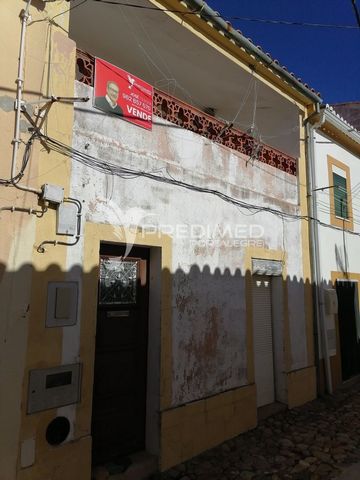 Excellent villa located in the center of Montalvão, next to the Igreija headquarters, next to all shops and services. Housing house and backyard. B/C consisting of 1 living room, 1 bedroom, 1 kitchen, 1 toilet and pantry. The first floor consists of ...