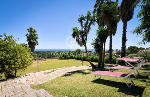 SANTA CESAREA TERME - LECCE - SALENTO On the beautiful coast between Porto Badisco and Santa Cesarea Terme, Coldwell Banker Lecce is delighted to offer for sale a beautiful detached villa of about 155 sqm on two levels and with a large garden located...