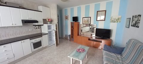 In the port area of Corralejo, close to restaurants and bars, one minute from the pedestrian zone, is this apartment on the first floor. It has a living room with patio for exclusive use, dining area and kitchen, 1 large bedroom with balcony, 1 bathr...