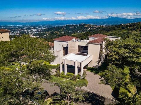 This modern and elegant Santa Ana luxury home provides the perfect living space for family and guests, with exceptional attention to detail in its interior design, and its proximity to the best commercial facilities, first-class restaurants, schools,...