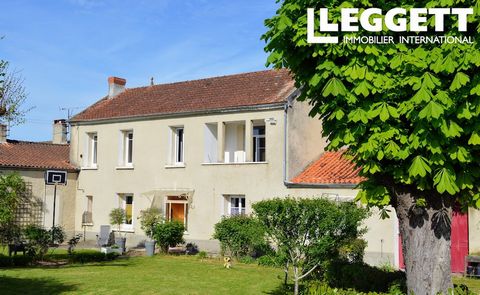 A20681CGL16 - In a quiet and green environment, this stone house with three to four bedrooms and an office has all the comfort and charm of a house in which it is good to live: old parquet floors, fireplace, rose windows (from the 1950s) and also dou...