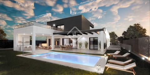 Lucas Fox Las Rozas presents, in self-promotion, this fabulous new build property with three floors of new build with excellent qualities of 411m² of construction on a 750m² plot . It is a property with a modern and contemporary design, with a swimmi...