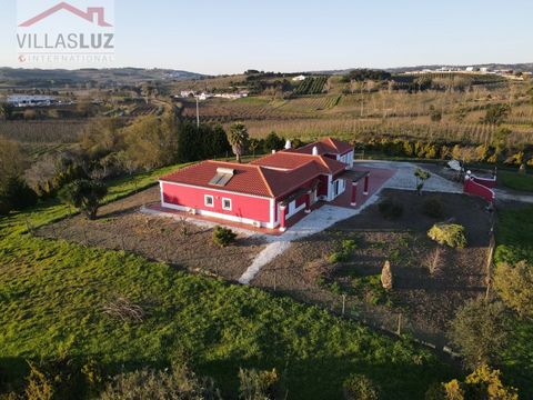 Farm located about 45 minutes from Lisbon, within a short distance of all kinds of services such as hypermarkets, restaurants, cafes, schools, pharmacies, health center, banks and access to the A8 in just 3 minutes. Within 20 minutes there are severa...