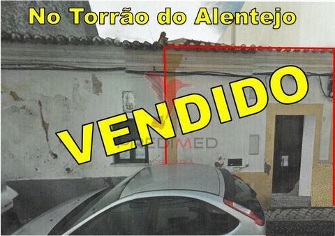 Im ruhigen Alentejo-Dorf Torrão, im Zentrum dieses Dorfes befindet sich ein Studio mit zwei Abteilungen und einer kleinen Terrasse Von diesem Studio aus können Sie eine kleine Wohnung bauen oder sie in ein kleines Geschäftshaus verwandeln Verwirklich...