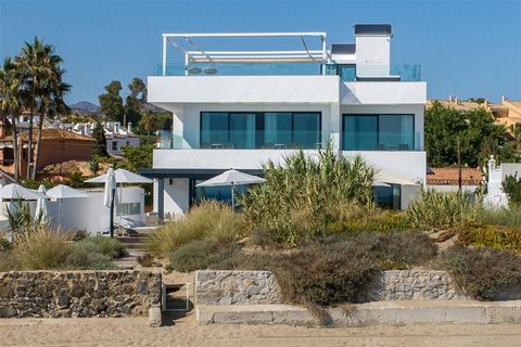 This house is located frontline of the best beach in Marbella and close to Nikki Beach, surrounded by sand beaches and natural dunes. It is located east of Marbella, close to all amenities and just a short drive to Marbella town and the airport of Ma...