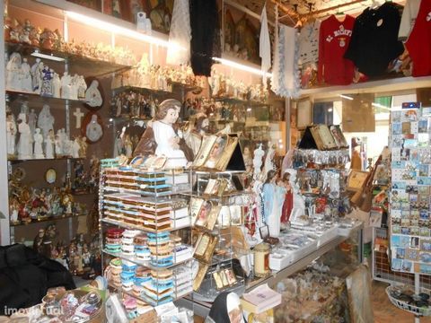 Commercial shop in operation with religious items 100 meters from the Sanctuary of Fatima, excellent location.