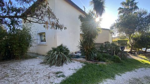 Charming village with all amenities, doctor, school, grocery store, 4 kilometers from Roujan, 15 minutes from the A9, 10 minutes from the A75, 25 minutes from the beaches, 20 minutes from Beziers and Pezenas. This house, located in a calm and excepti...