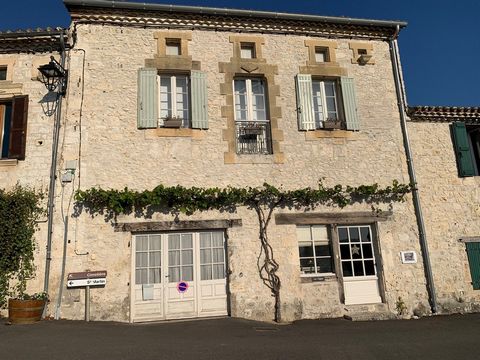 In a magnificent village with restaurants, shops and artisans, we present to you this magnificent village house on three floors with its garden, swimming pool and magnificent views. This old village house has been completely restored and tastefully f...