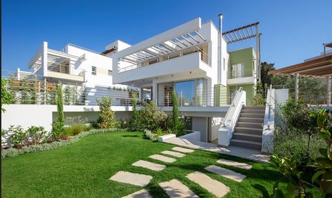 Amazing 4 plus 1 bedroom villa located in a premium and serene beachfront development in Akamas Bay is located in the most beautiful part of the island near the Akamas Peninsula. A private haven of outdoor beauty and indoor luxury, with undisturbed v...