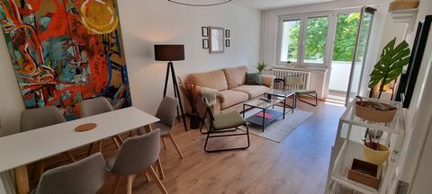 Welcome to ☆NORD APARTMENT☆! Start your northern adventure! From here you can start your excursions to the city center including the museum harbor, eat fish sandwiches in the fishing village of Wieck or go on day trips to the islands of Rügen or Used...